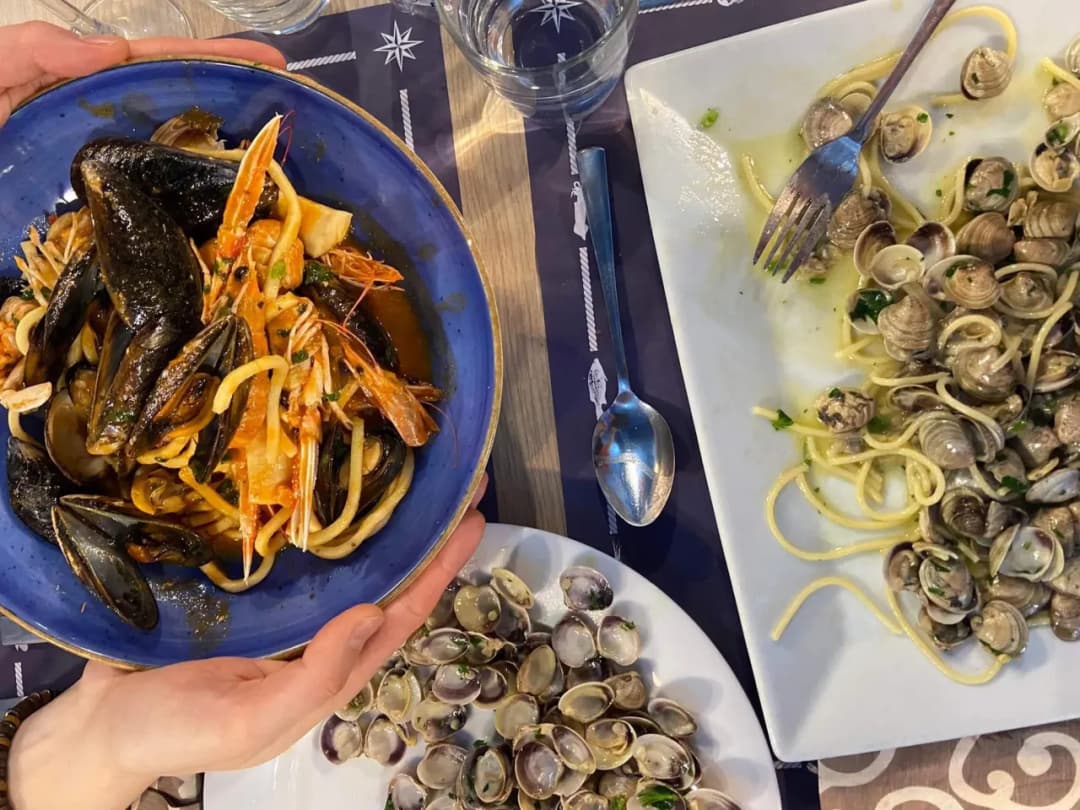 Gdzie zjeść w Mediolanie: najlepsze miejsca na tanie i smaczne jedzenie