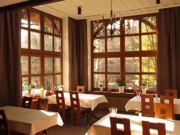 Gdzie zjeść w Kamiennej Górze? Najlepsze miejsca na smaczny posiłek